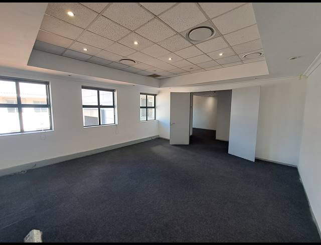 281M² OFFICE TO LET IN HYDE PARK